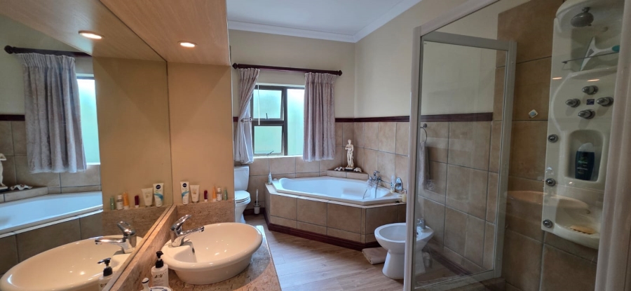 4 Bedroom Property for Sale in Stilbaai Wes Western Cape